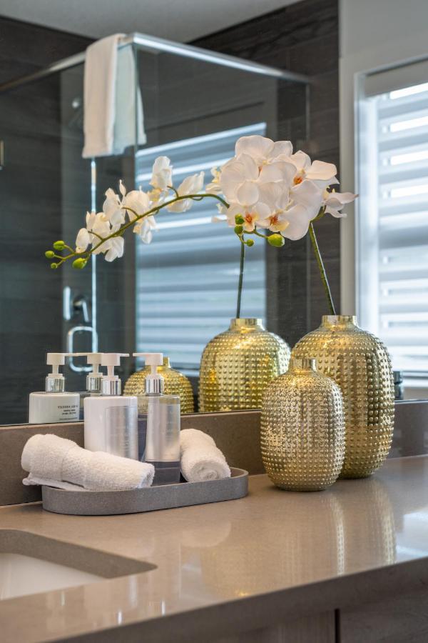 Contemporary Luxury 4 Bedroom House Near Downtown คาลการี ภายนอก รูปภาพ